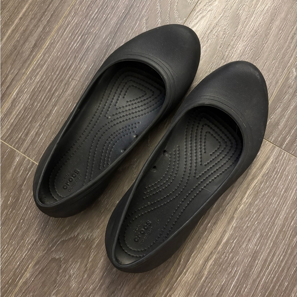EUC Women’s Size 9 Black Crocs Brooklyn Flats